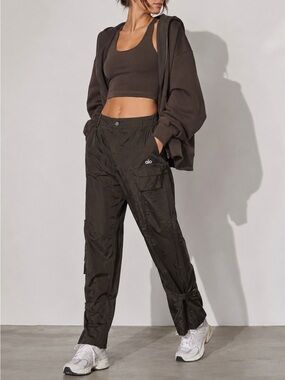 Alo Yoga Utility Cargo Pants NWT Brown Ripstop Joggers Size M